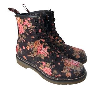 Dr. Martens Combat Boots Size 7 Victorian Flowers Black Lace Up Roses Tapestry